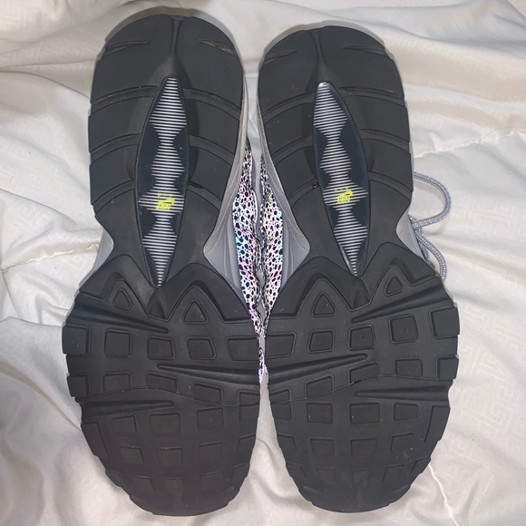 NIKE AIR MAX 95 - Picture 3 of 5